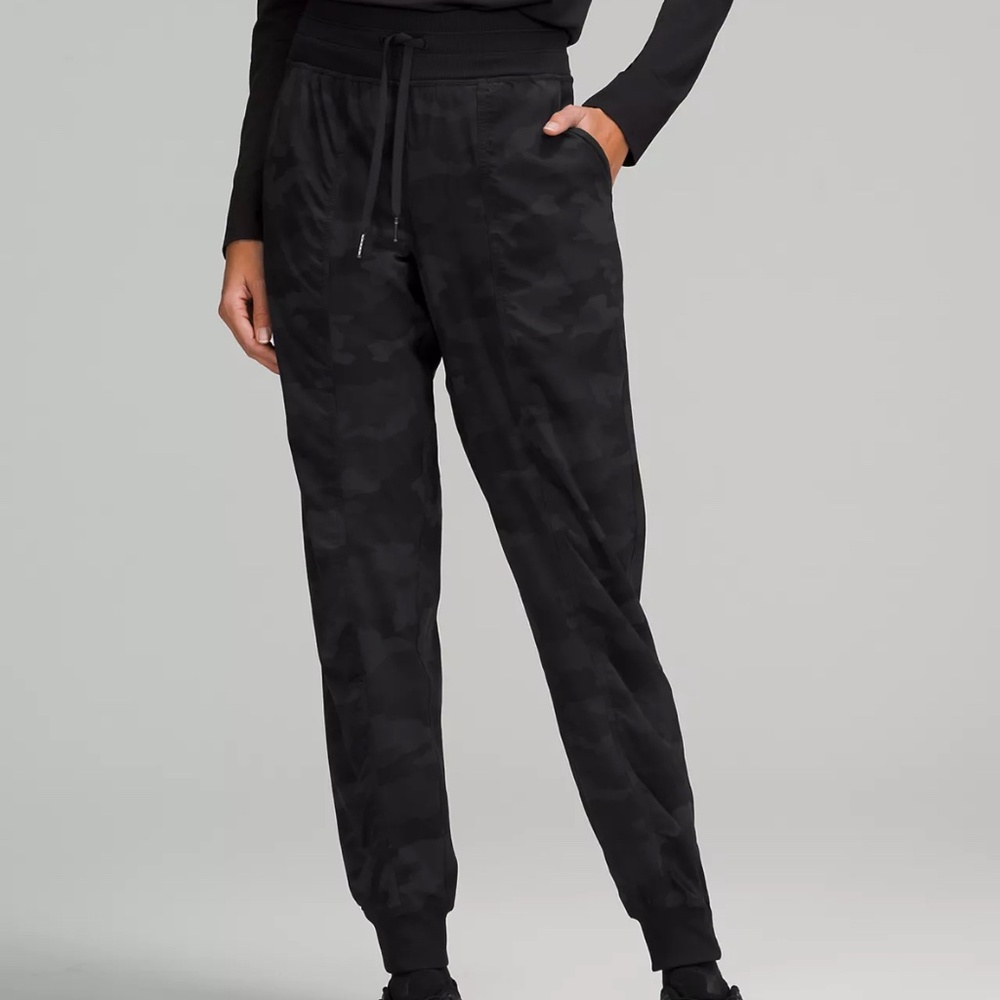 Lululemon Dance Studio Joggers Black Camo, Size 0